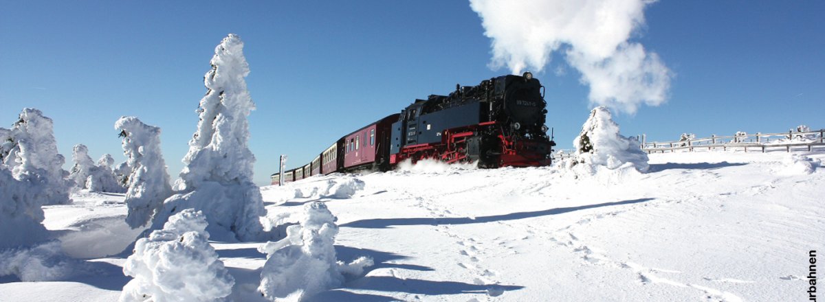 Harzer Schmalspurbahn vor dem Bahnhof © Harzer Schmalspurbahnen