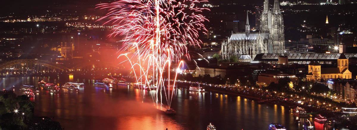 Feuerwerk über Köln © Piccolo-fotolia.com