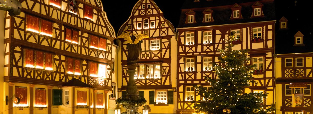 Weihnachtsmarkt in Bernkastel Kues &copy; Comofoto - stock.adobe.com