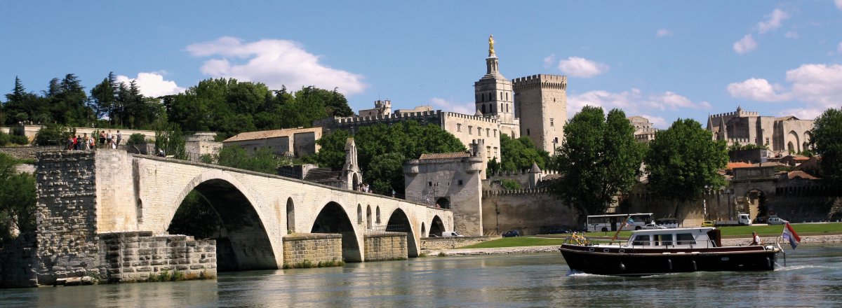 Brücke Pont St. Benezet und Papstpalast © illustrez-vous - Fotolia