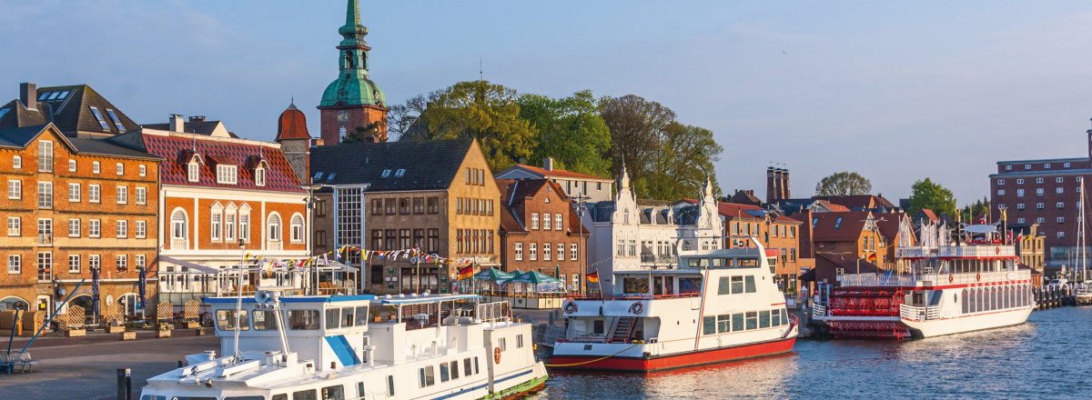 Ausflugsschiffe im Hafen von Kappeln an der Schlei © hanseat - stock.adobe.com