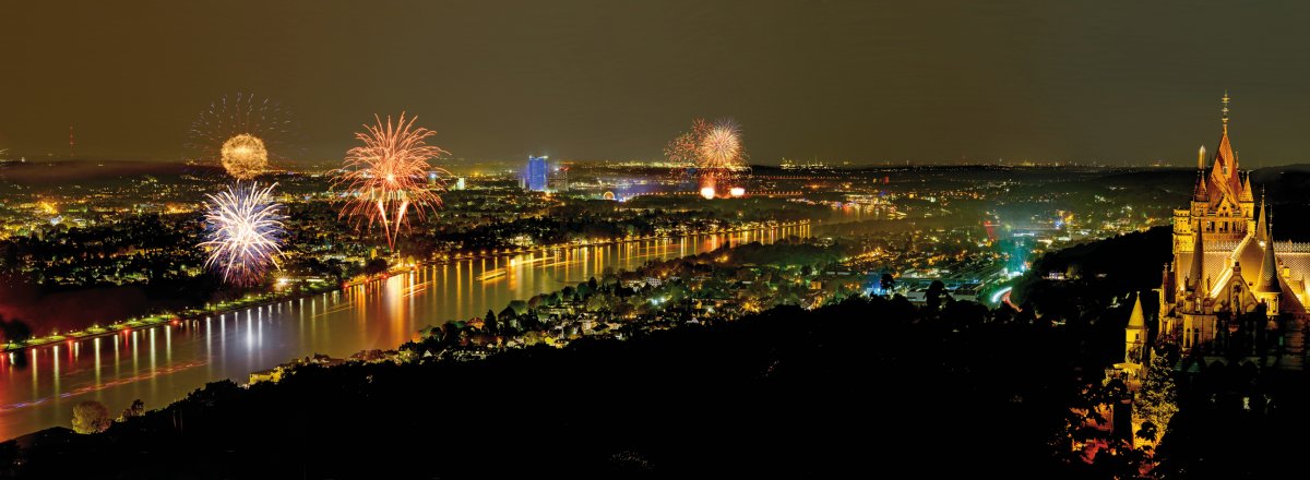 Rhein in Flammen - Bonn © Stefan Körber-fotolia.com