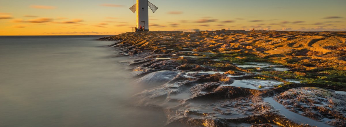 Leuchtturm am Strand von Swinemünde © Mike Mareen-fotolia.com