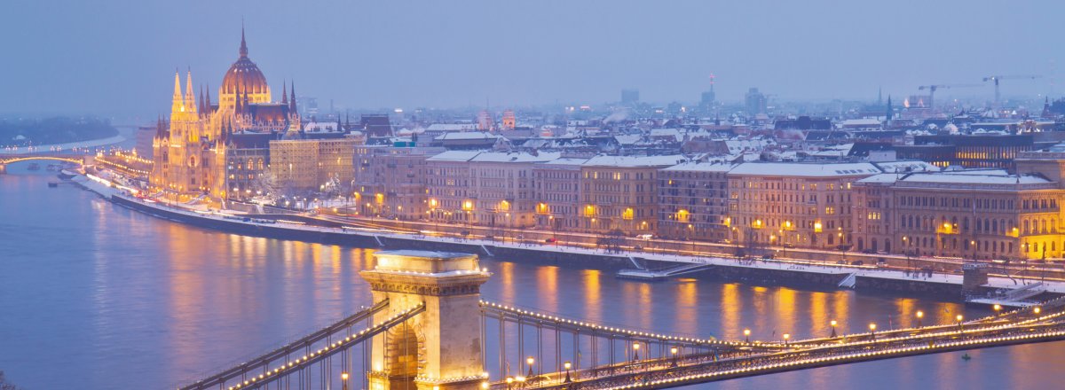 Winterliches Stadtpanorama Budapest © neirfy-fotolia.com