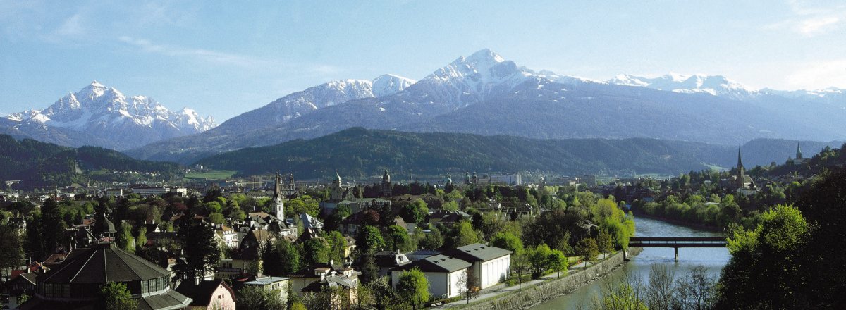 Stadtpanorama Innsbruck mit Inn © TVBI