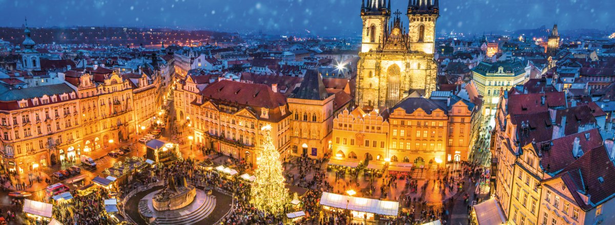 Weihnachtsmarkt auf dem Marktplatz in Prag © eyetronic - stock.adobe.com