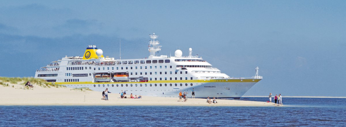 MS Hamburg vor Sylt © Oliver Asmussen