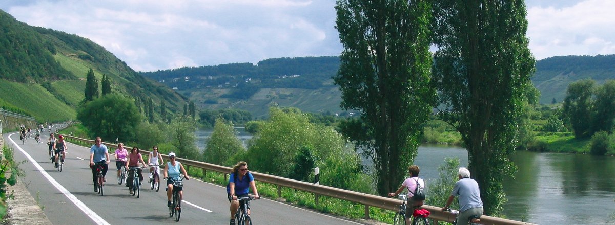 Radeln entlang der Mosel © www.mosellandtouristik.de