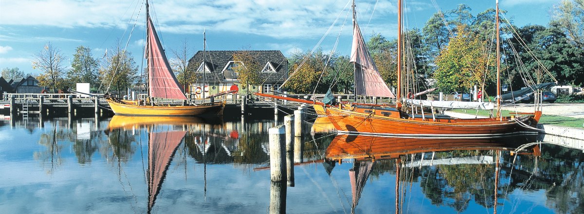 Zeesboote auf Fischland-Darß-Zings in Althagen © Thomas Grundner