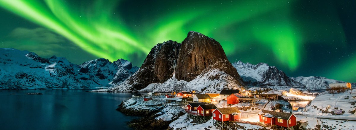 Nordlichter über den Lofoten &copy; Piotr Krzeslak - stock.adobe.com