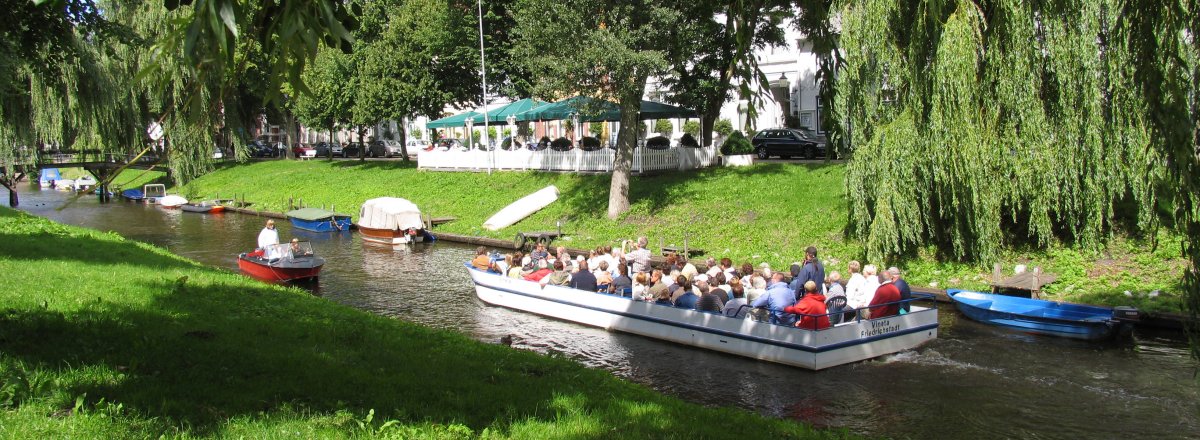 Boot in den Grachten &copy; Klaus Nowottnick - stock.adobe.com