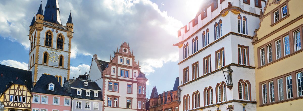 Hauptmarkt mit St. Gandolf und Steipe © Petair-fotolia.com