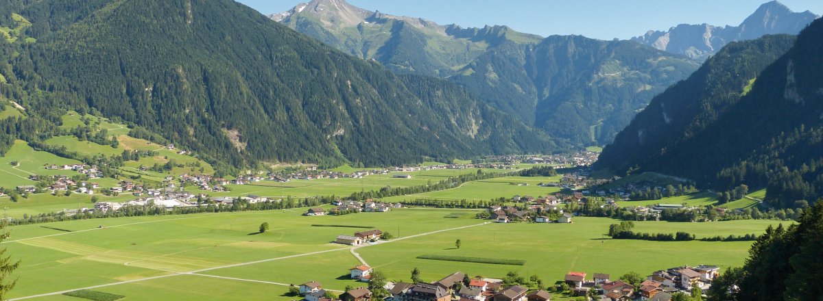 Blick auf Mayrhofen © by paul-fotolia.com