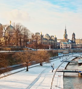 Dresdner Dampfer im Winter &copy; santosha57 - stock.adobe.com