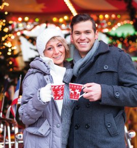 Auf dem Weihnachtsmarkt &copy; Kzenon - stock.adobe.com