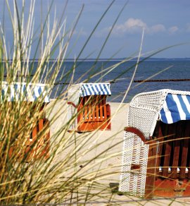 Strandkörbe auf Rügen &copy; pixabay.com/enricostueber
