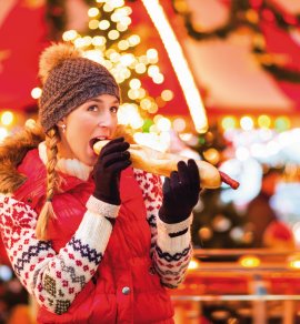 Auf dem Weihnachtsmarkt &copy; Kzenon-stock.adobe.com
