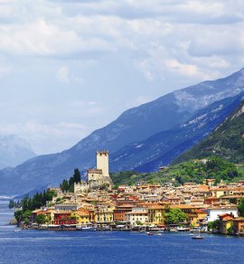 Malcesine vom See aus &copy; Freesurf-stock.adobe.com