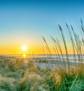 Sonnenuntergang an der Nordsee &copy; PicItUp-stock.adobe.com