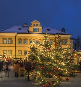 Weihnachtsmarkt am Schloss Hellbrunn &copy; pwmotion - stock.adobe.com