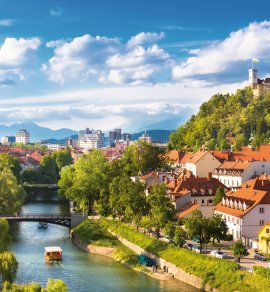 Schloss und Altstadt Ljubljana  &copy; kasto-stock.adobe.com