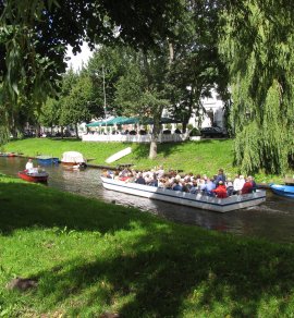 Boot in den Grachten &copy; Klaus Nowottnick - stock.adobe.com